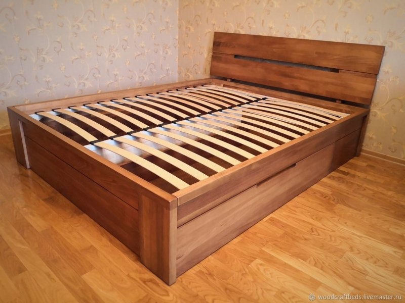 Кровать из массива бука