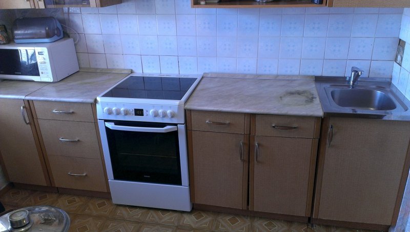 Кухонный гарнитур с электрической плитой