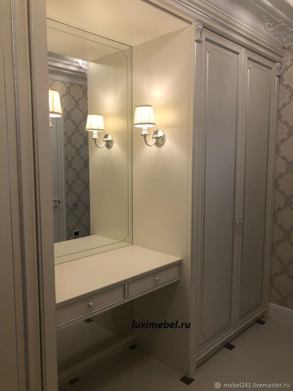 Шкаф в прихожую с зеркалом