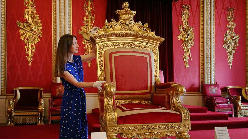 Англия Букингемский дворец и Королева
