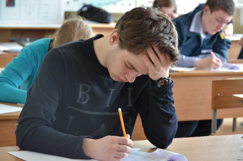 Ученик за партой ЕГЭ