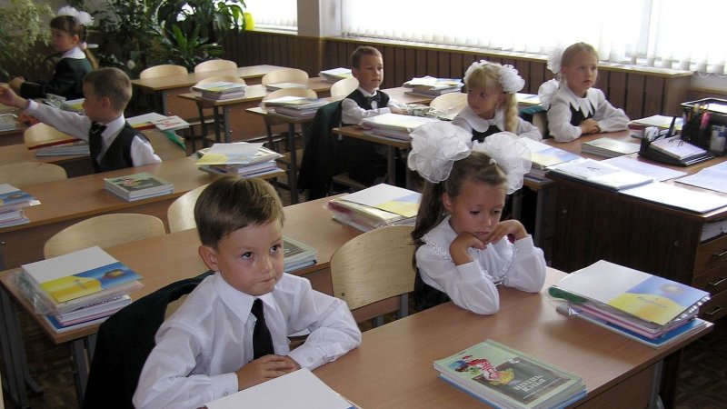 Школьная парта на уроке