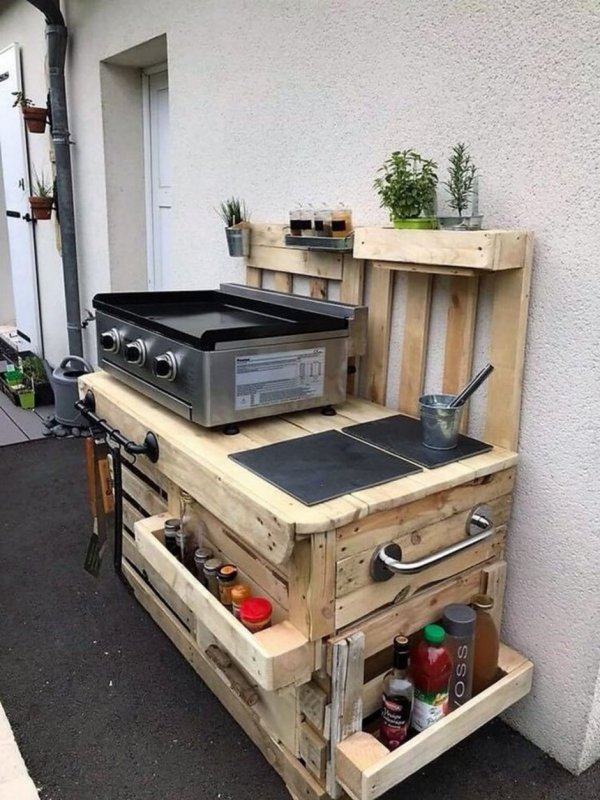 Летняя кухня из европоддонов