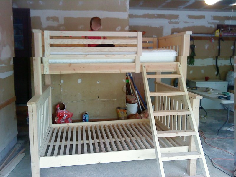Самодельная двухэтажная кровать