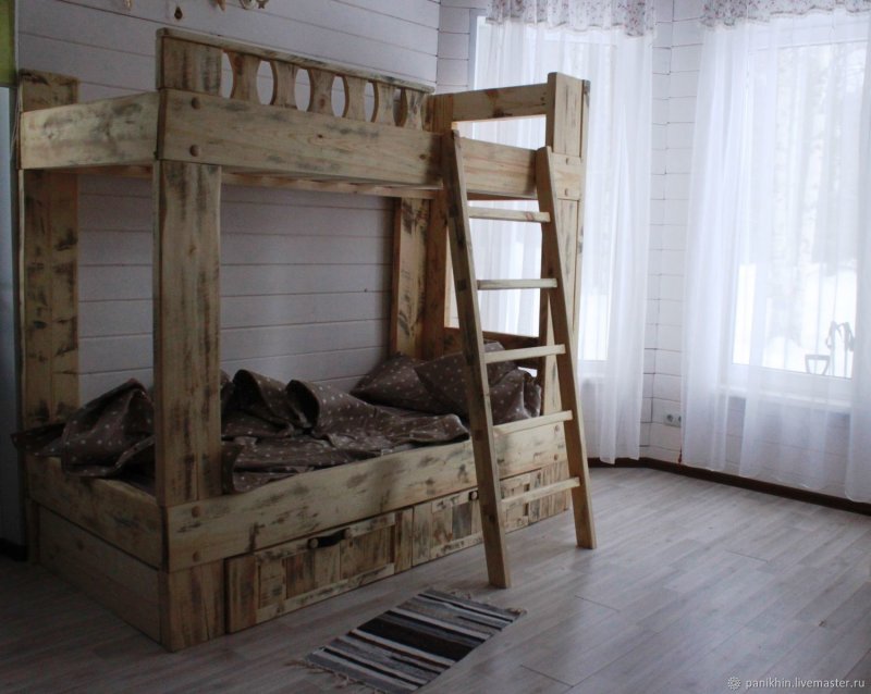 Двухэтажная кровать