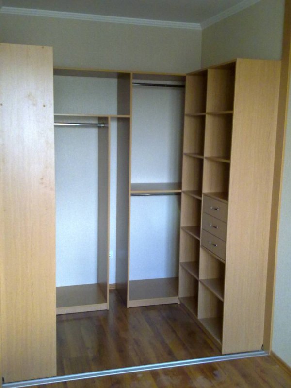 Гардеробная в кладовке 1.2 на 1.5 кв.м в хрущевке