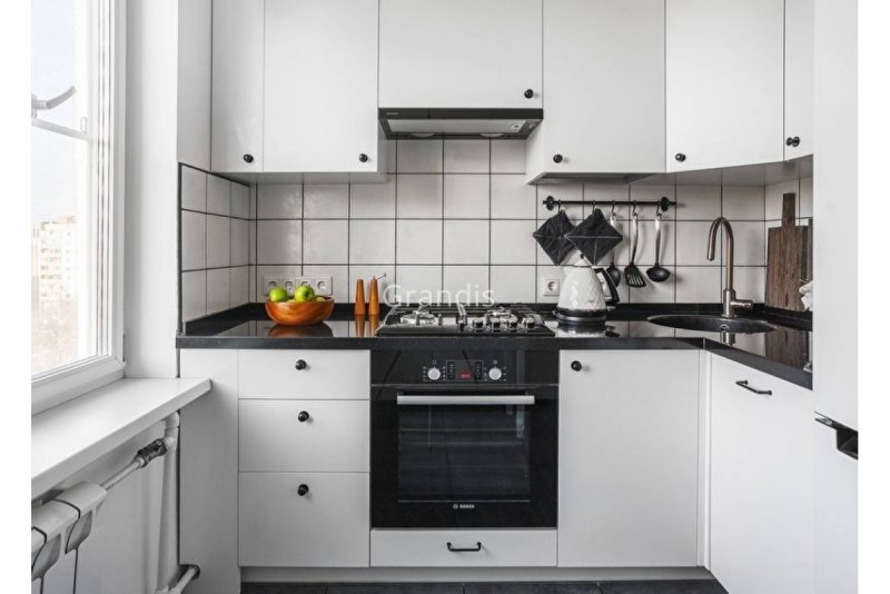 Интерьер кухни 5м.кв с газовой колонкой155на2м