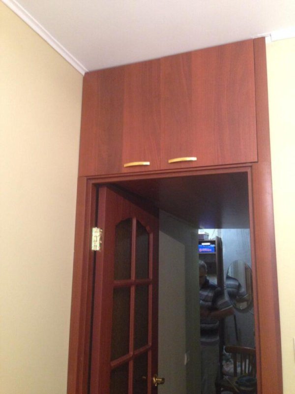 Прихожая с антресолью