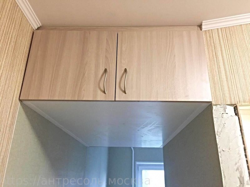 Антресоли квадратные на кухне